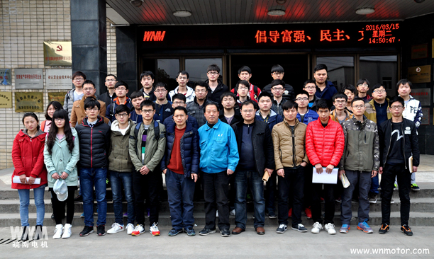 安工大在公司作畢業(yè)設(shè)計，在皖南電機(jī)合影留念